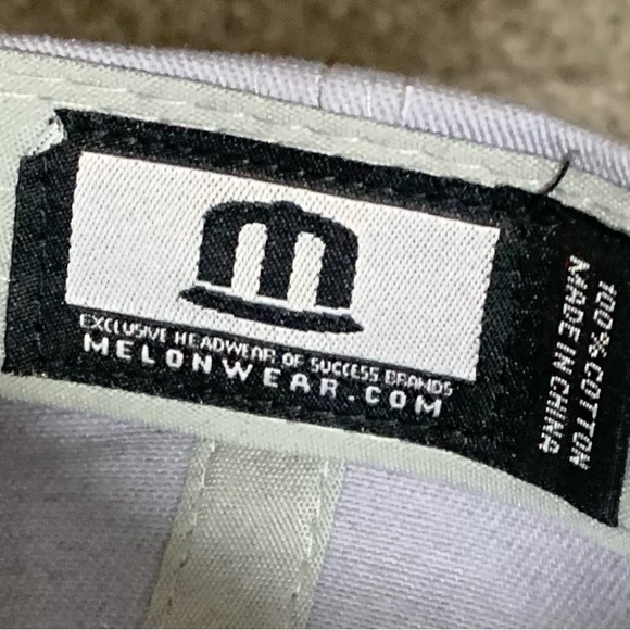 2 New Cincinnati Reds Ball Caps - Picture 5 of 6